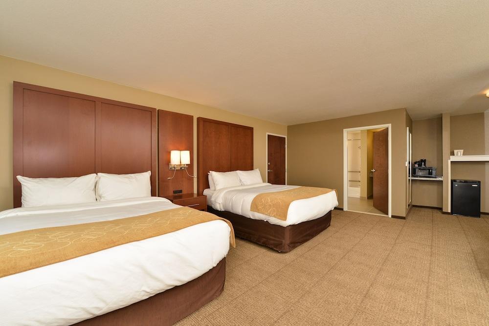 Comfort Suites Minot Exterior photo