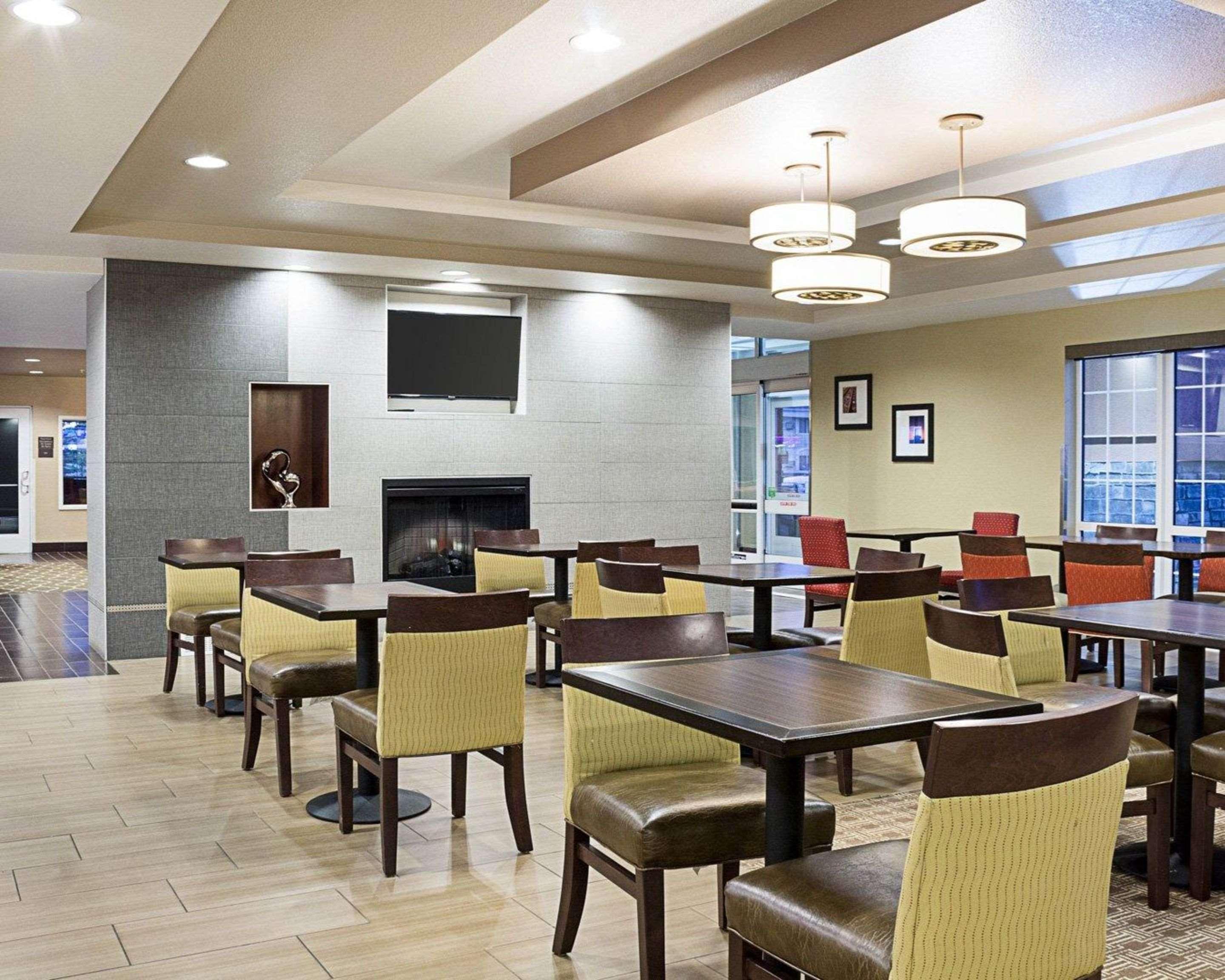 Comfort Suites Minot Exterior photo