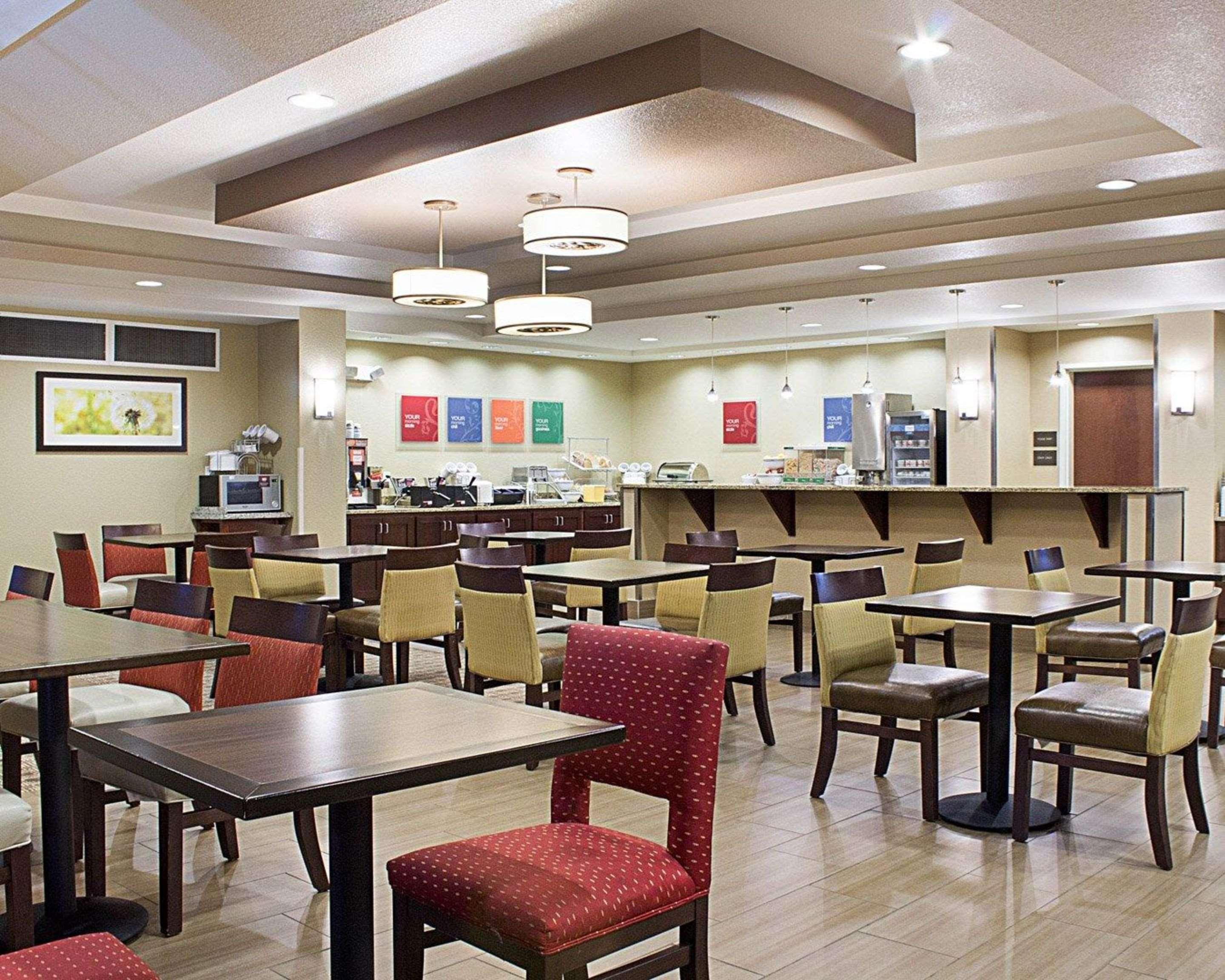 Comfort Suites Minot Exterior photo