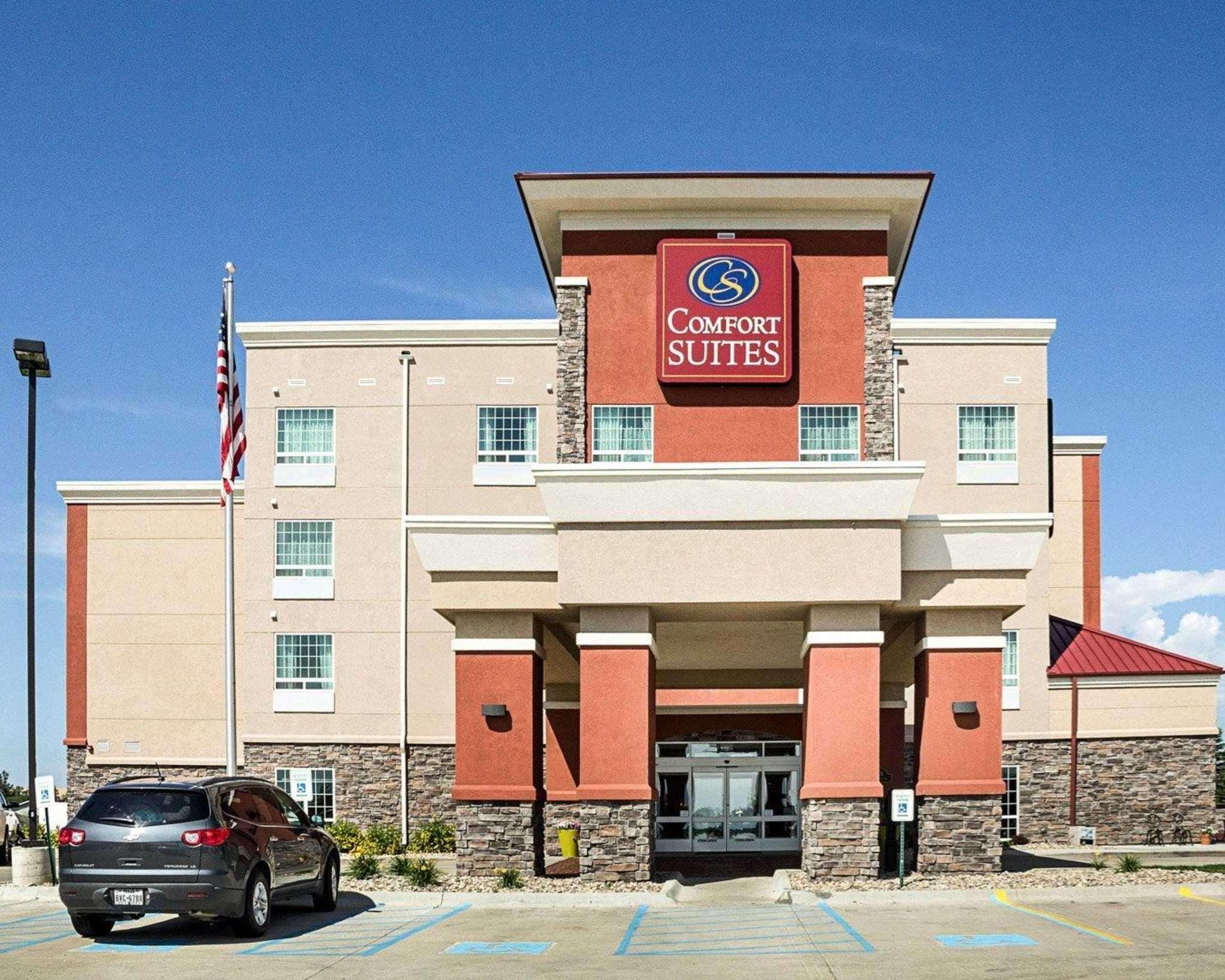 Comfort Suites Minot Exterior photo