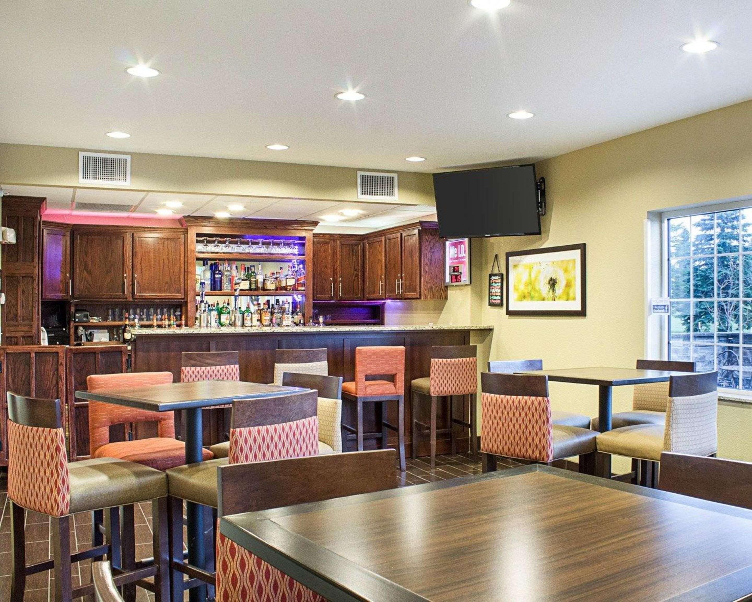 Comfort Suites Minot Exterior photo