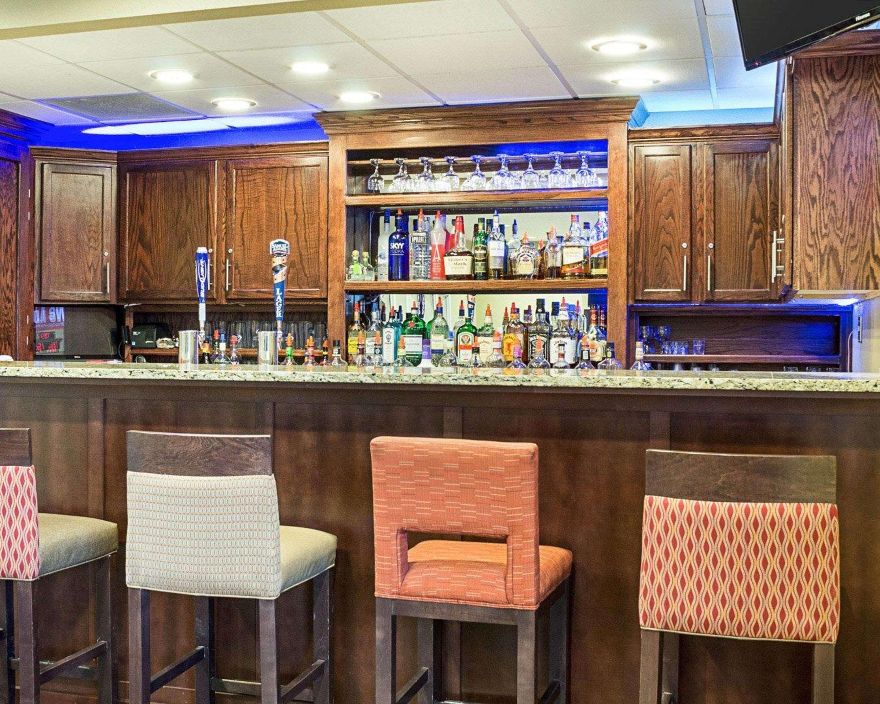 Comfort Suites Minot Exterior photo