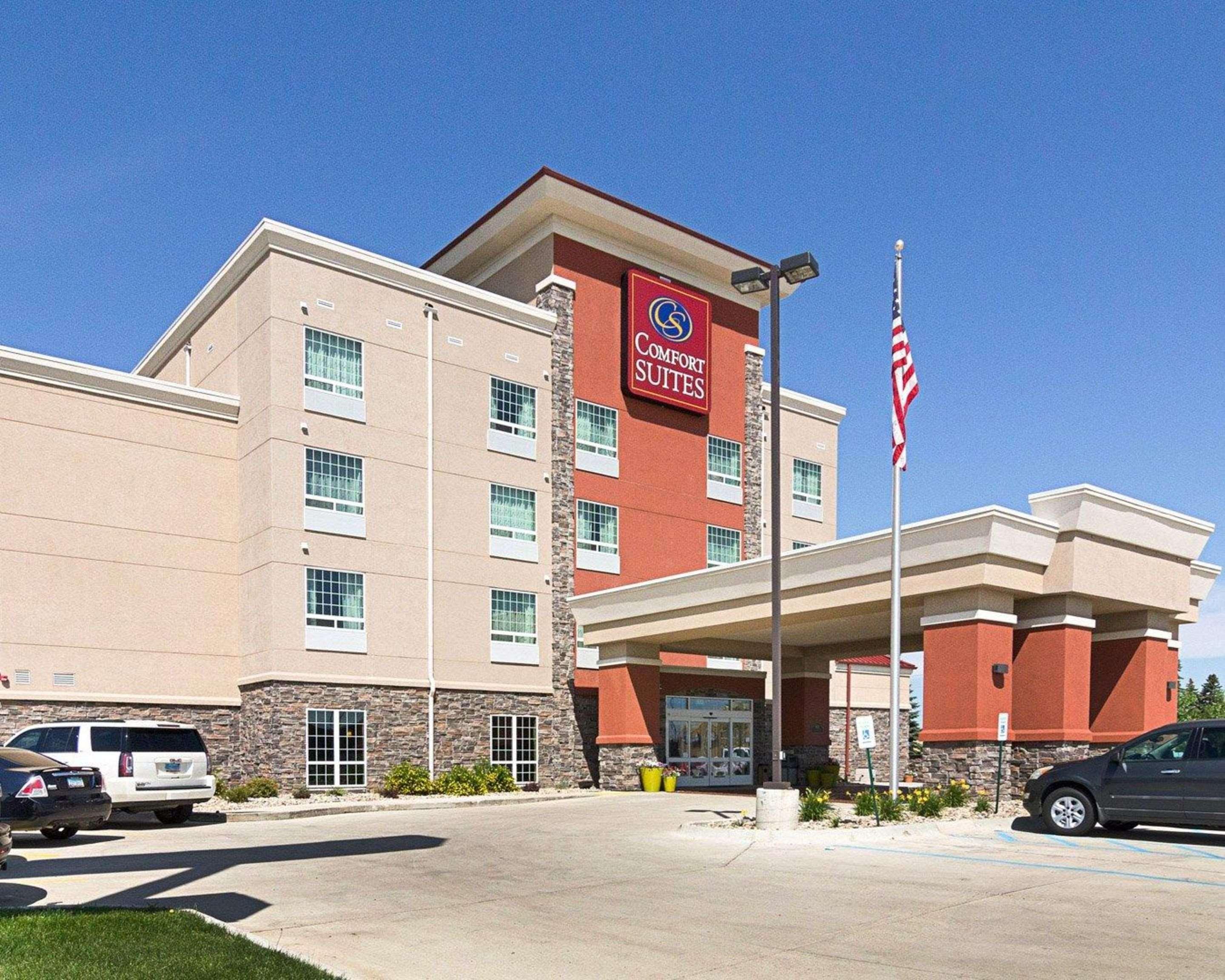 Comfort Suites Minot Exterior photo