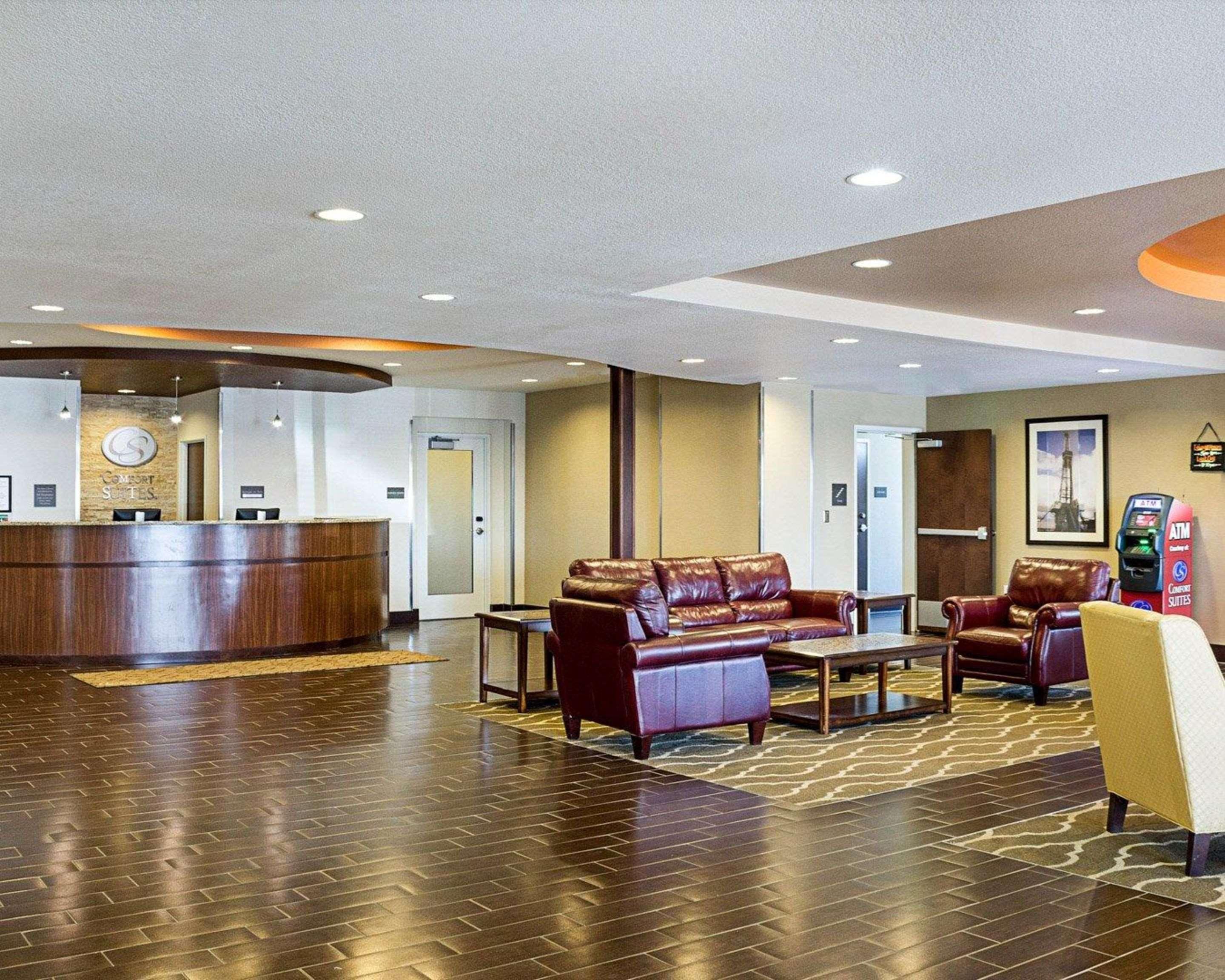 Comfort Suites Minot Exterior photo