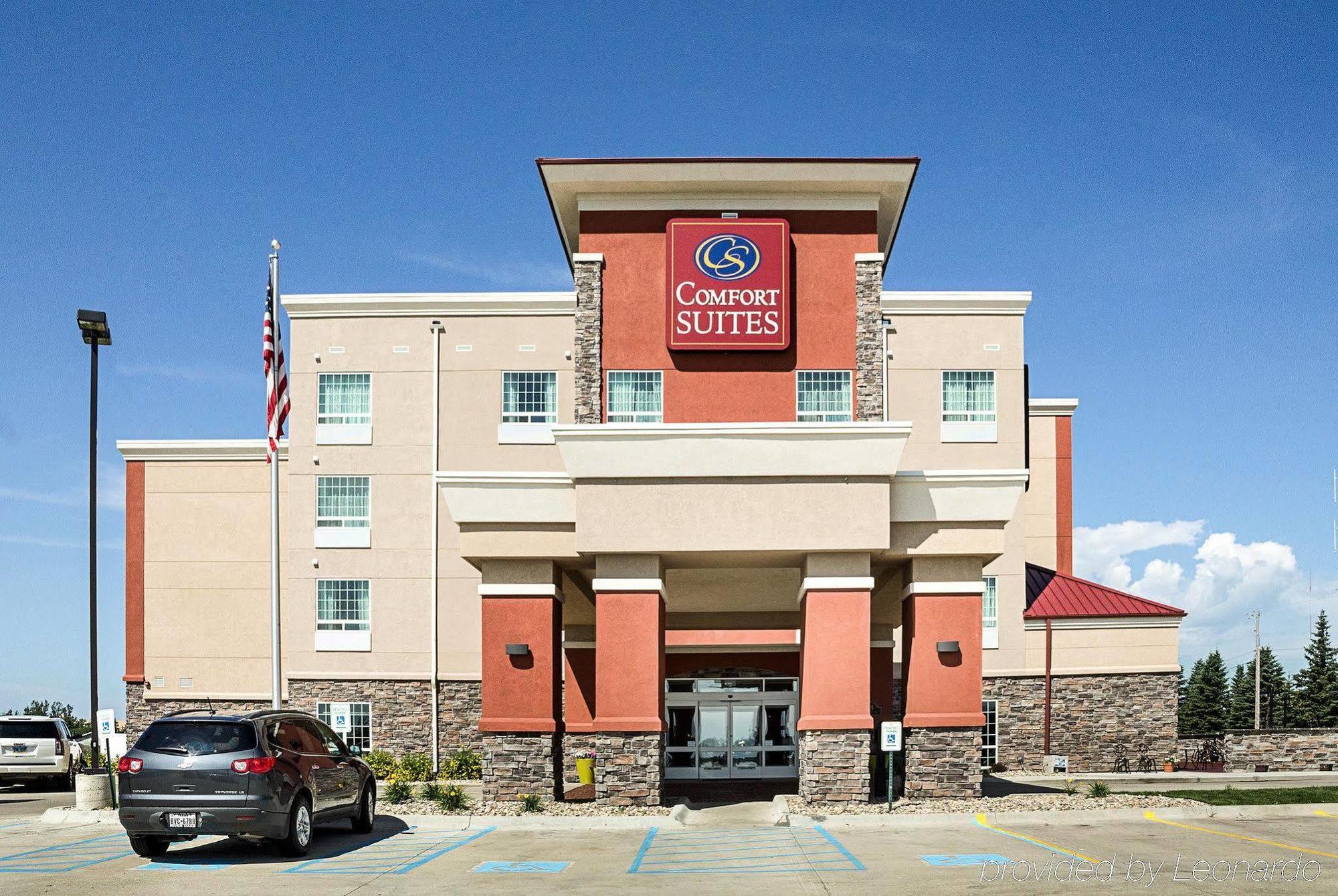 Comfort Suites Minot Exterior photo
