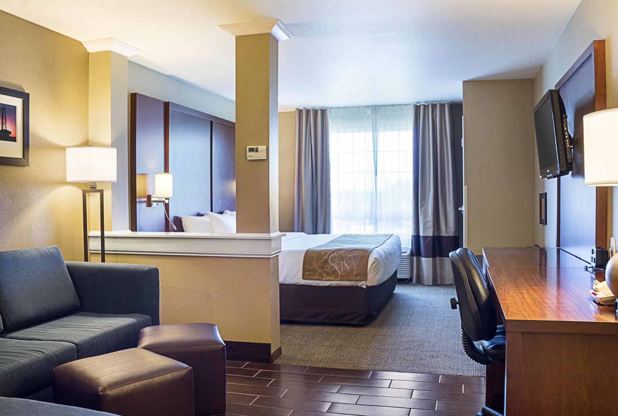 Comfort Suites Minot Exterior photo