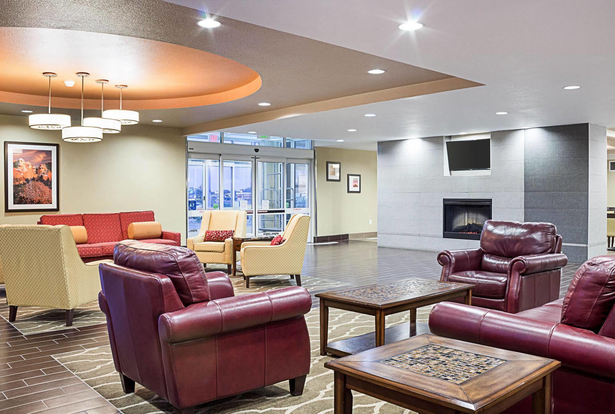 Comfort Suites Minot Exterior photo